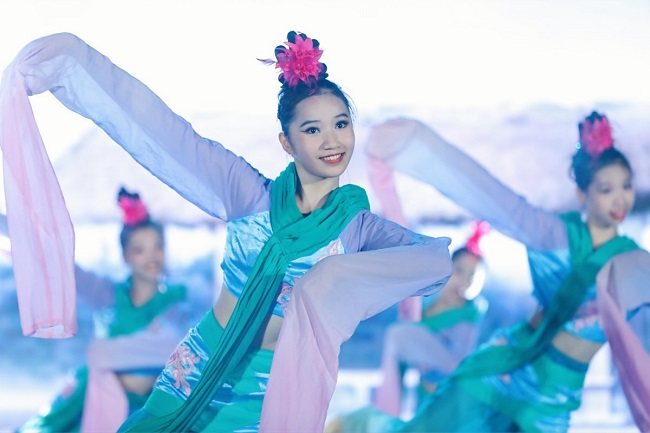 1621686107786990.jpg 表演.jpg